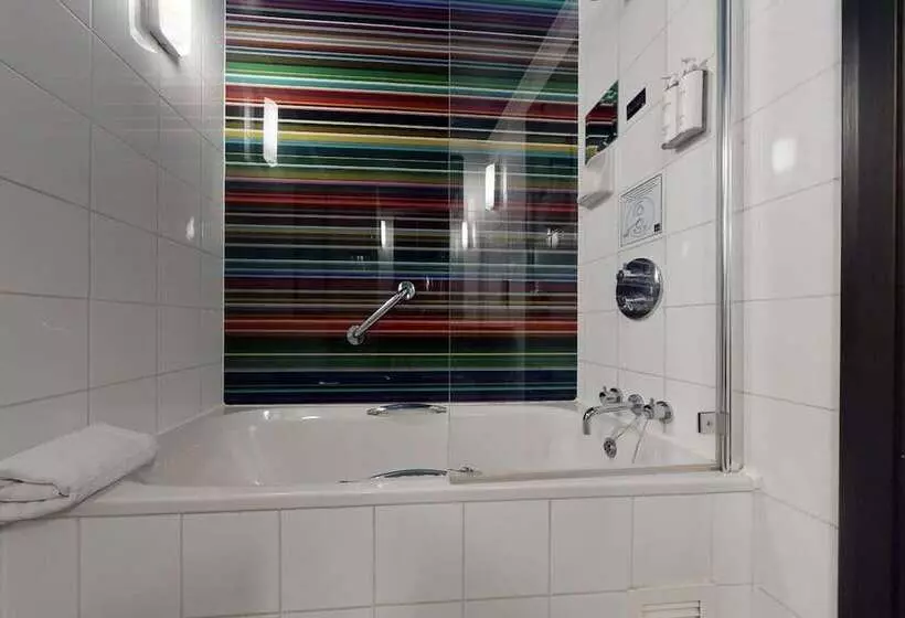 ファミリールーム, Village Hotel Swindon