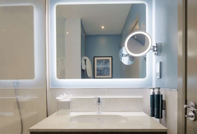 Номер Deluxe, Doubletree By Hilton London Angel Kings Cross
