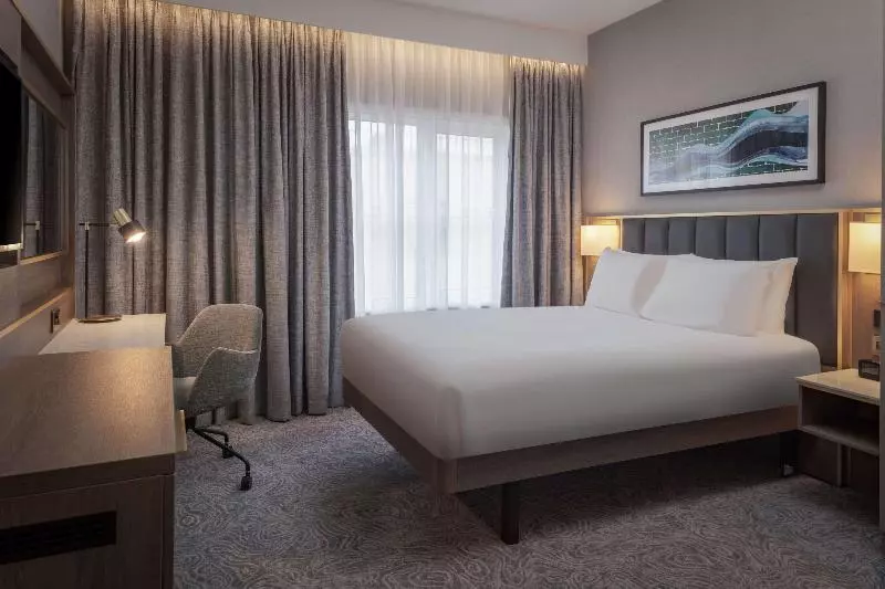キングサイズベッドのスタンダードルーム, Doubletree By Hilton London Angel Kings Cross