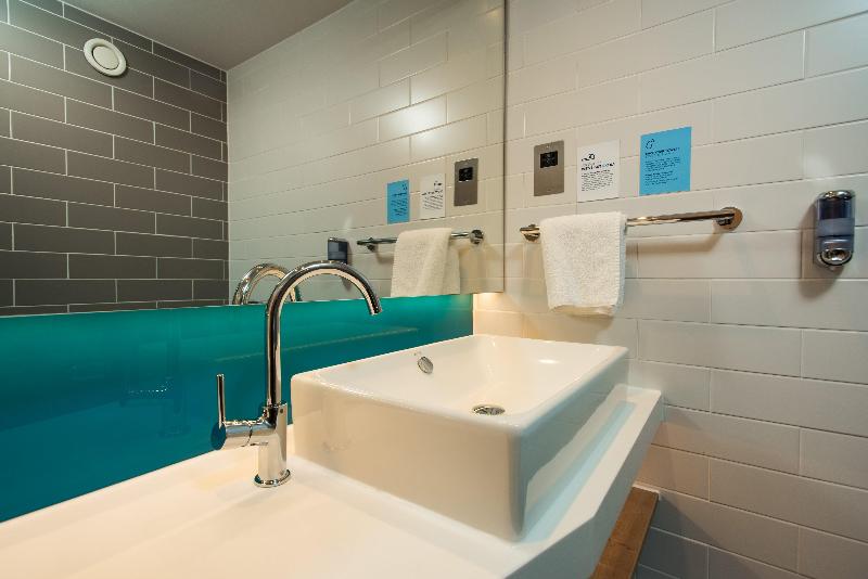 Номер Стандарт Адаптированный для Инвалидов, Holiday Inn Express Burton On Trent, An Ihg