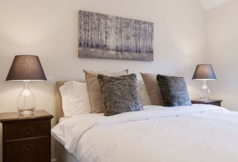 غرفة سوبيريور, Hurtwood