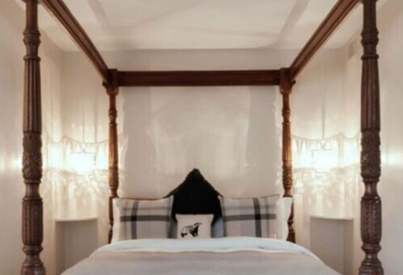 غرفة سوبيريور, Hurtwood