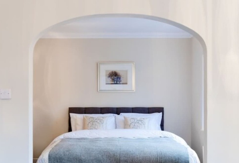 غرفة ديلوكس, Hurtwood