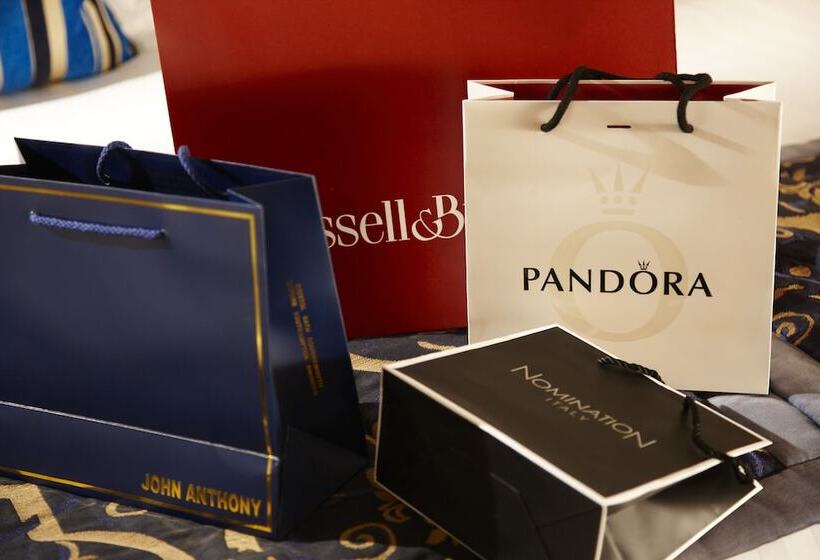 Номер Стандарт, Norfolk Royale