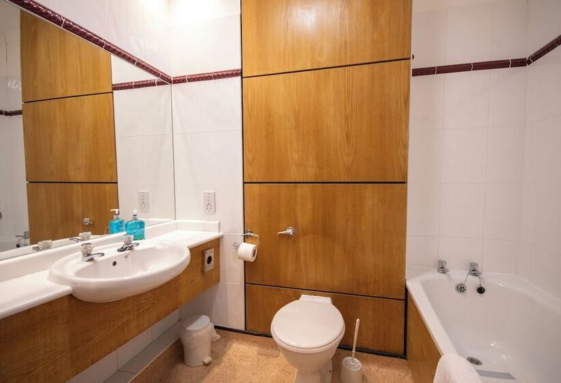 غرفة قياسية, Northop Hall