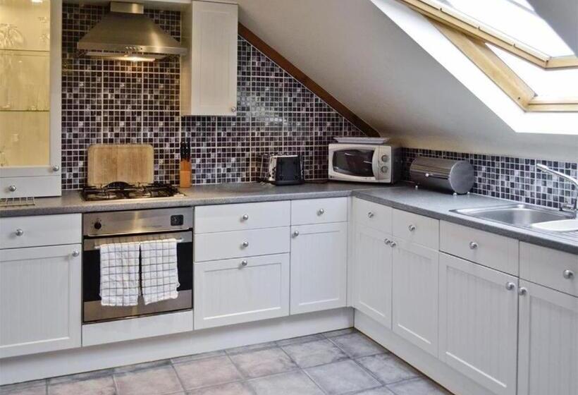 בית, חדר שינה 1, Penmorvah Manor