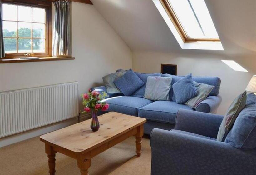 בית, 2 חדרי שינה, Penmorvah Manor