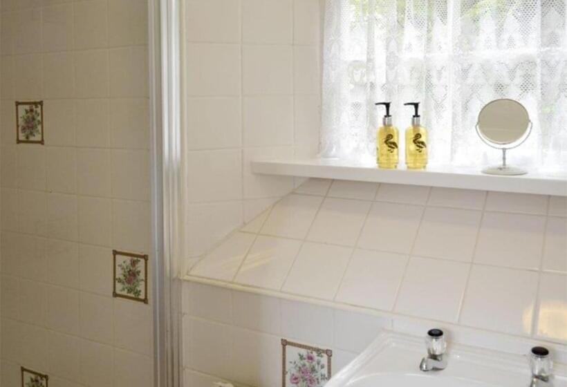 בית, חדר שינה 1, Penmorvah Manor