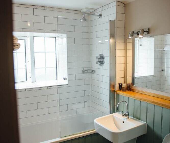 スタンダードルーム, The Blue Boar