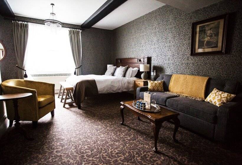 Семейный Номер, The Blue Boar