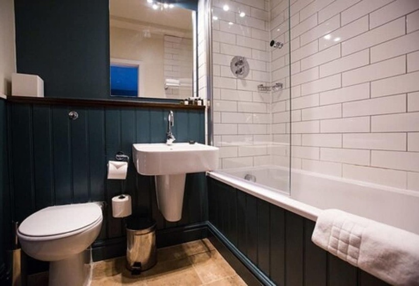 スーペリアールーム, The Blue Boar