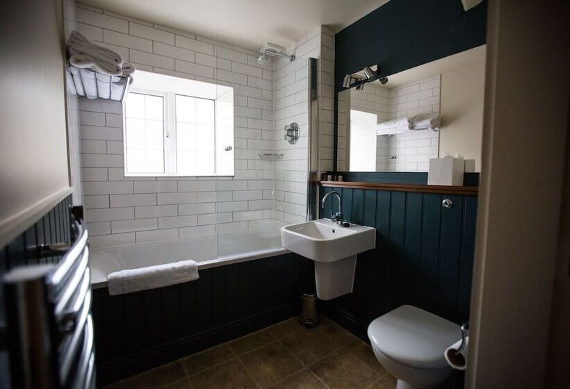 スーペリアールーム, The Blue Boar