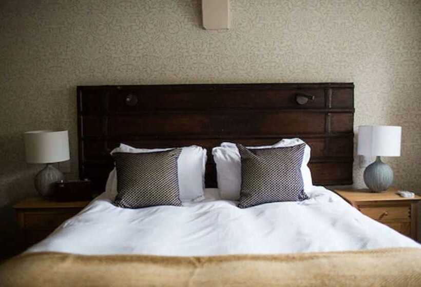 スーペリアールーム, The Blue Boar