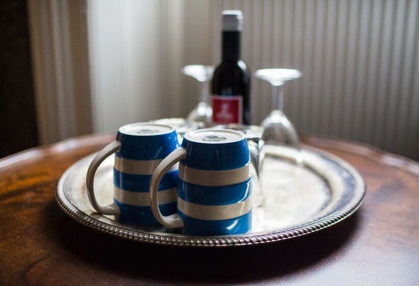 デラックスルーム, The Blue Boar