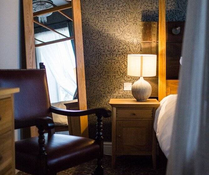 デラックスルーム, The Blue Boar