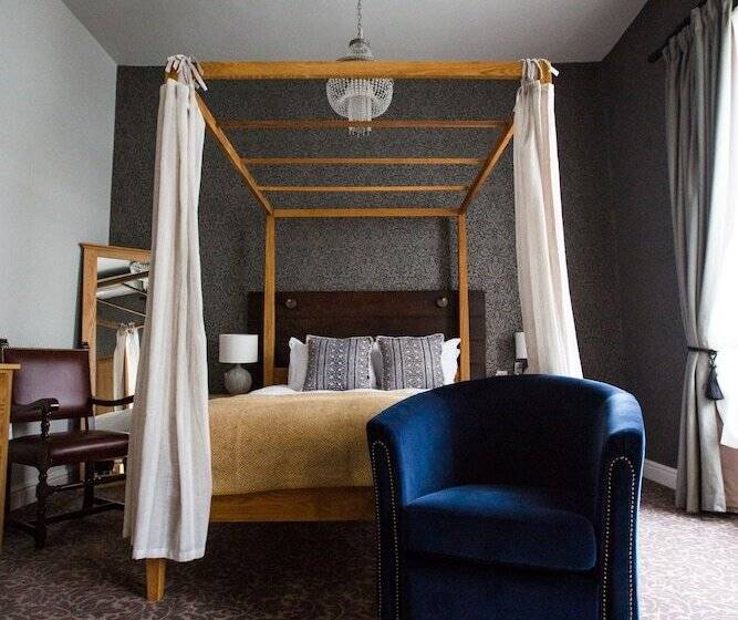 デラックスルーム, The Blue Boar