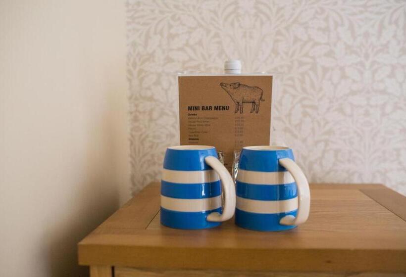 スタンダードシングルルーム, The Blue Boar