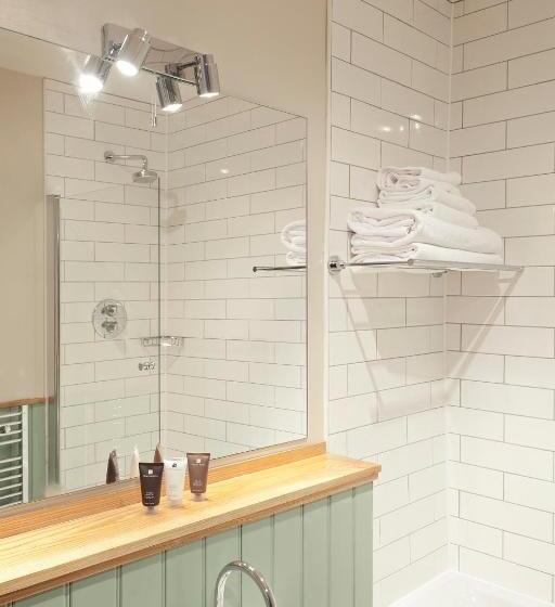 スタンダードルーム, The Blue Boar