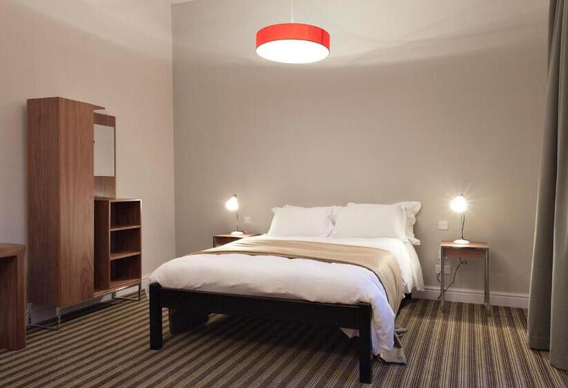 スタンダードルーム, The Blue Boar