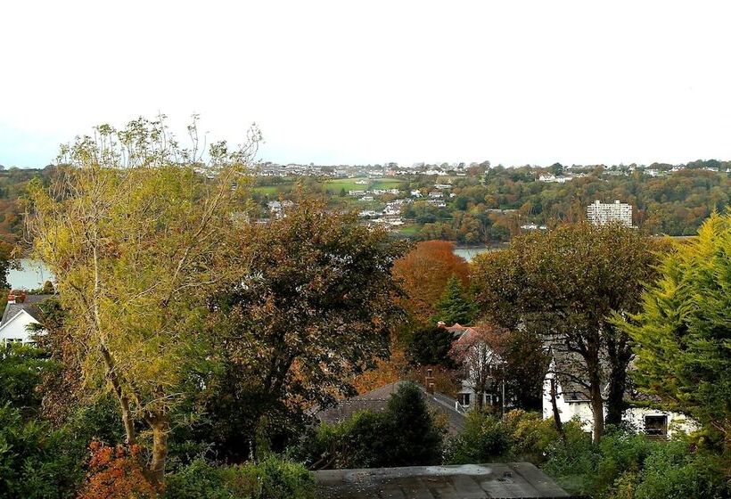 דירת חדר, The Menai Hotel And Bar