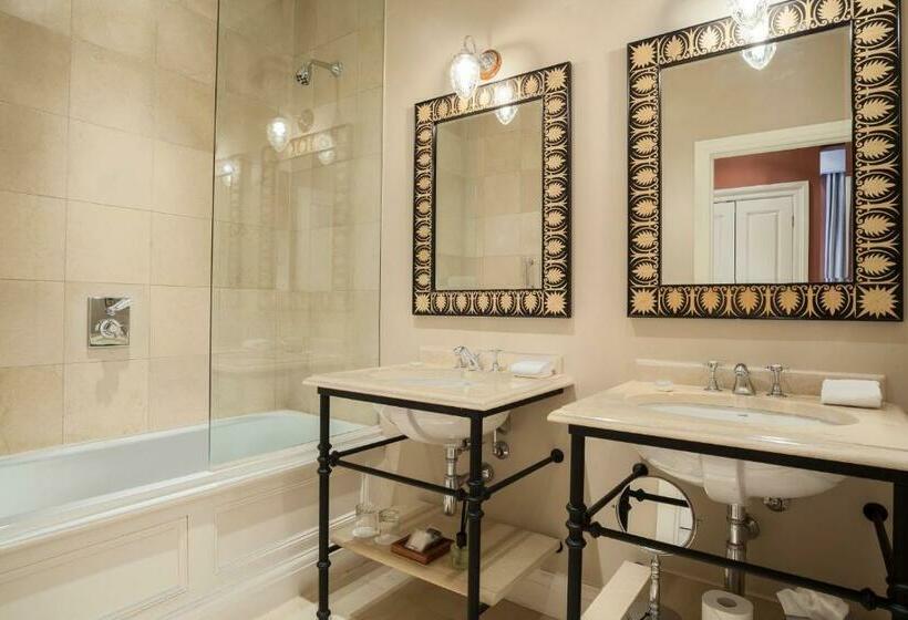 Номер Executive, Roseate House London