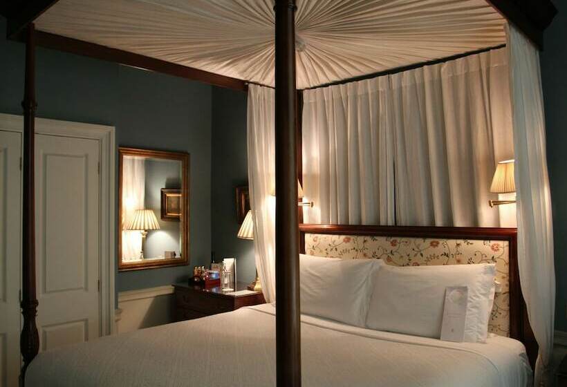 Полулюкс, Roseate House London