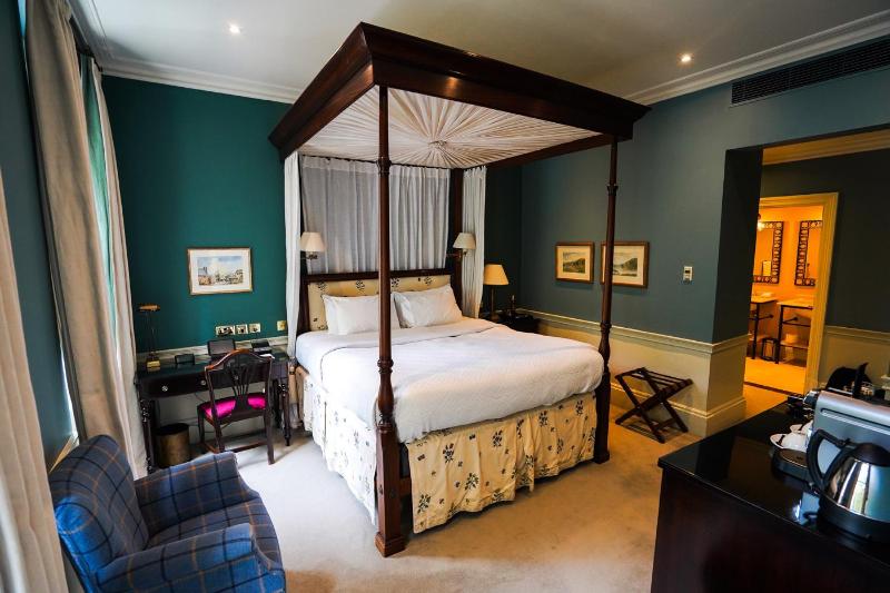 Полулюкс, Roseate House London