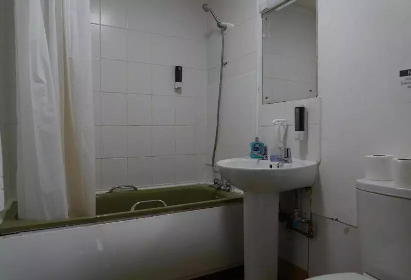 Habitació Triple Estàndard, Royal Hotel Kettering