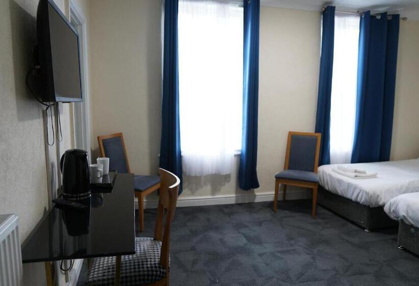Номер Стандарт Трехместный, Royal Hotel Kettering
