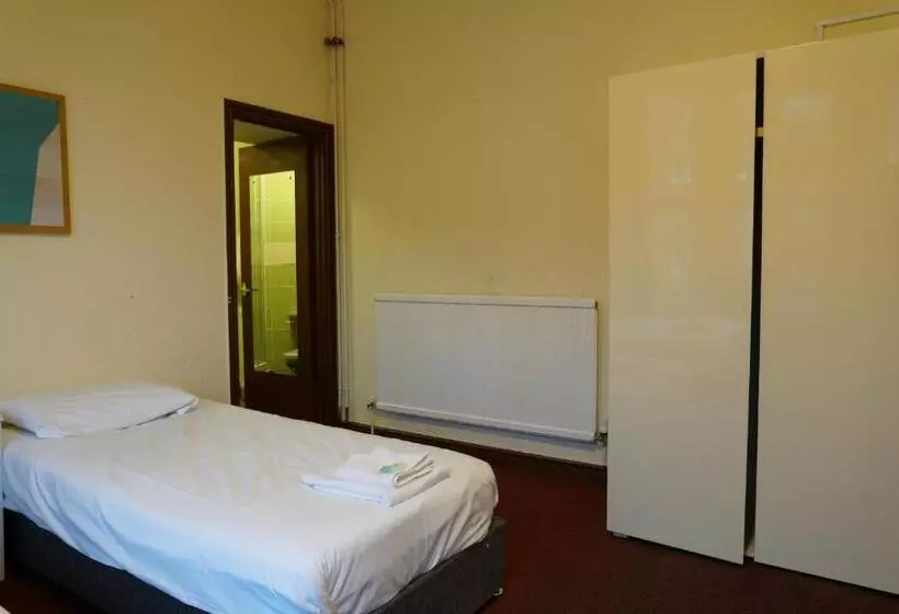 Habitació Triple Estàndard, Royal Hotel Kettering