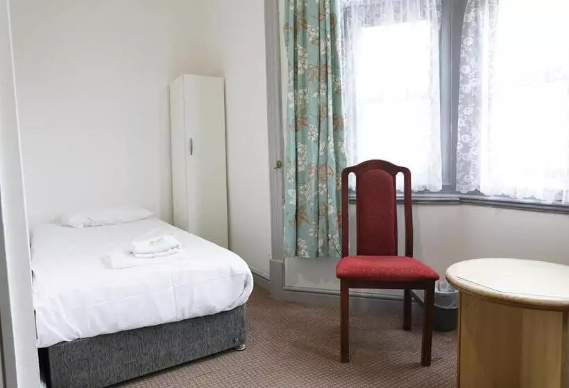 Habitació Triple Estàndard, Royal Hotel Kettering