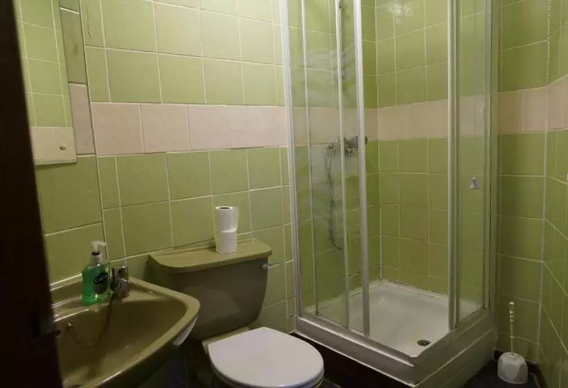 Habitació Triple Estàndard, Royal Hotel Kettering