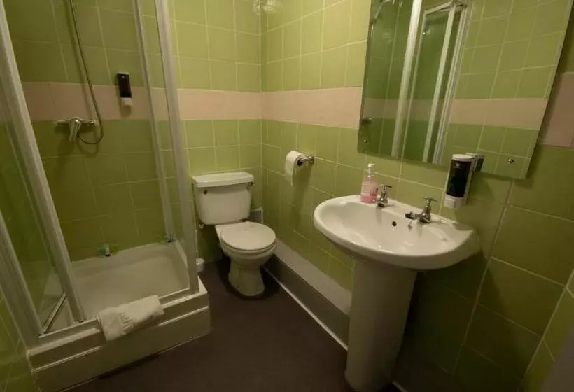 Habitació Triple Estàndard, Royal Hotel Kettering