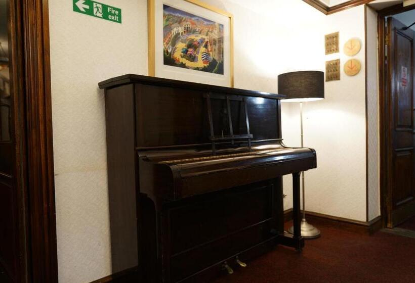 Четырехместный Номер Стандарт, Royal Hotel Kettering