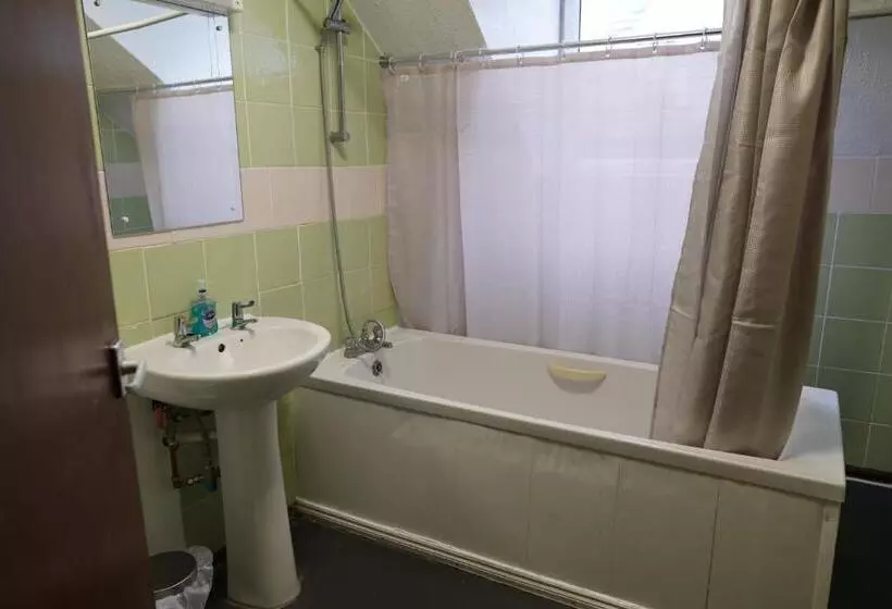 Habitació Quàdruple Estàndard, Royal Hotel Kettering