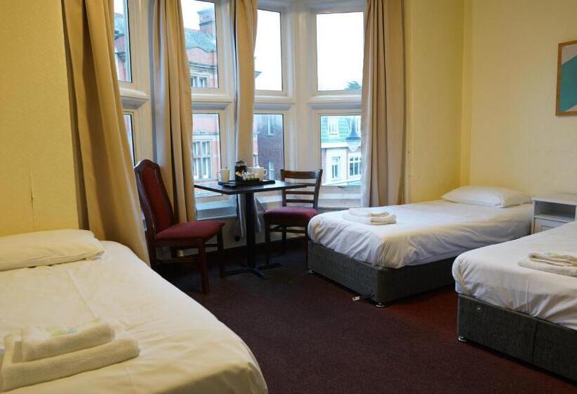 Номер Стандарт Трехместный, Royal Hotel Kettering