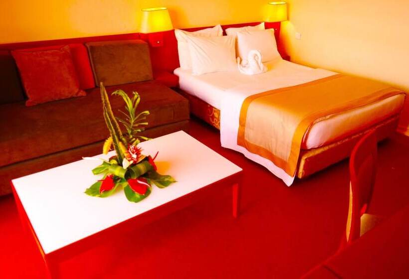 Comfort room with city view, Sawa