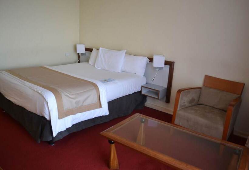 Comfort room with city view, Sawa