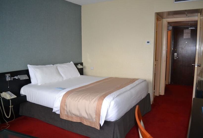 Comfort room with city view, Sawa