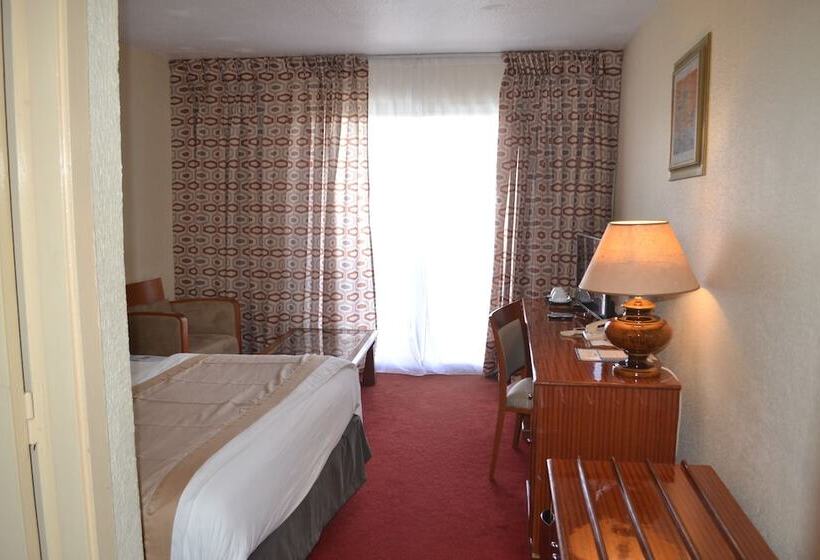 Comfort room with city view, Sawa