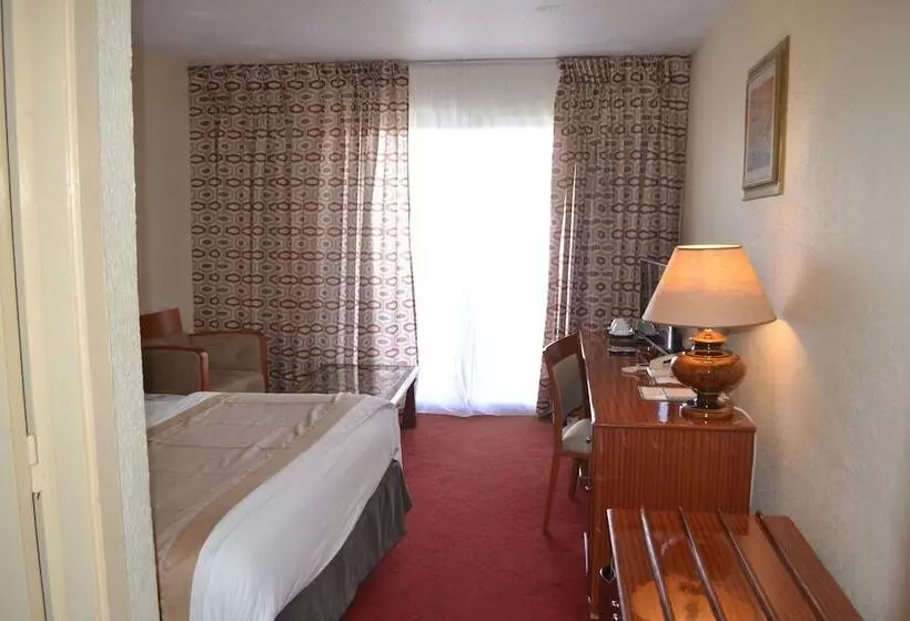 Comfort room with city view, Sawa