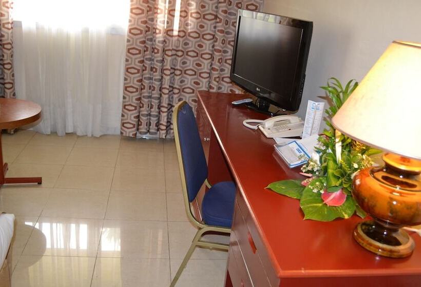 Comfort room with city view, Sawa