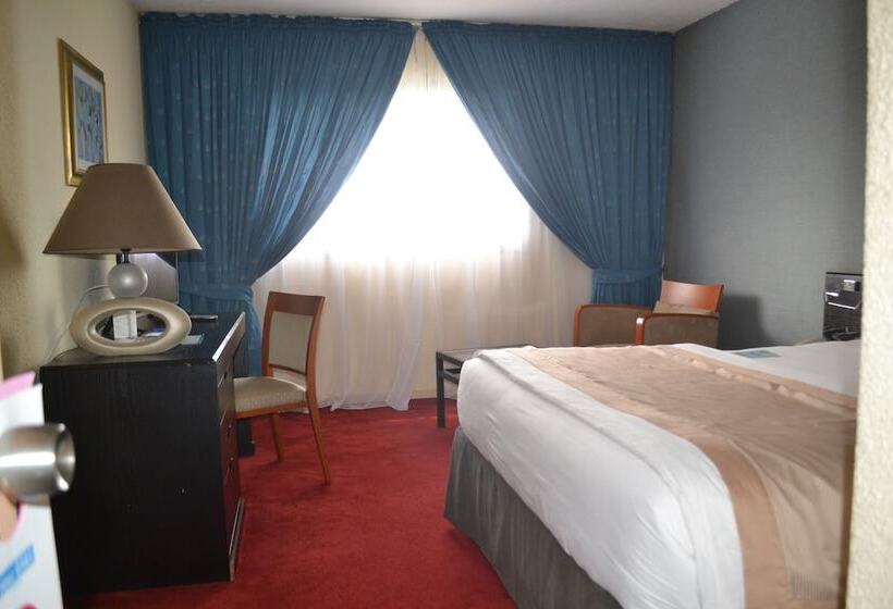 Comfort room with city view, Sawa