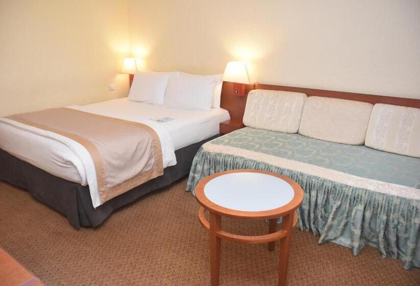 Comfort room with city view, Sawa