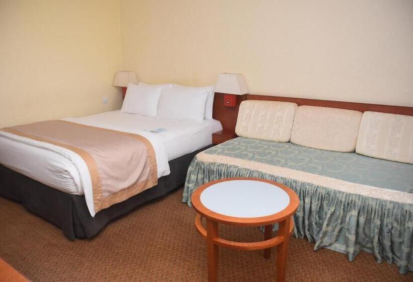 Comfort room with city view, Sawa