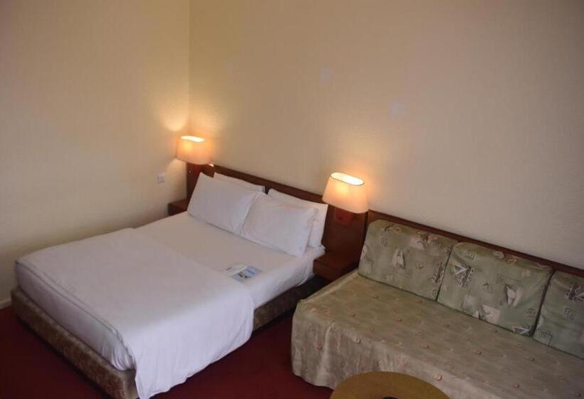 Comfort room with city view, Sawa