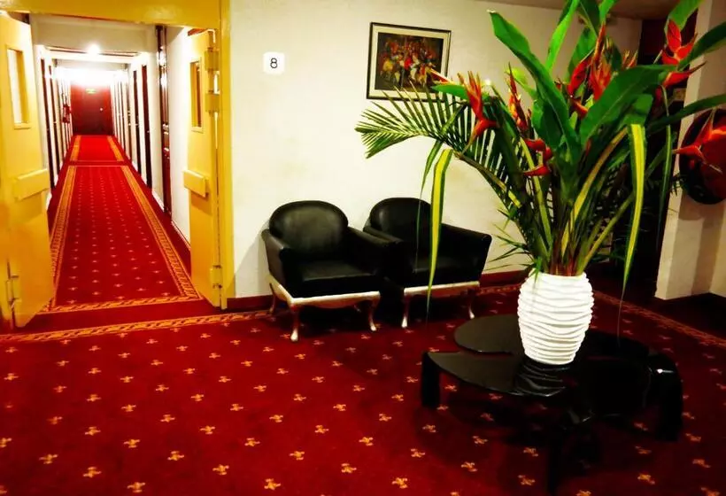 Junior Suite, Sawa