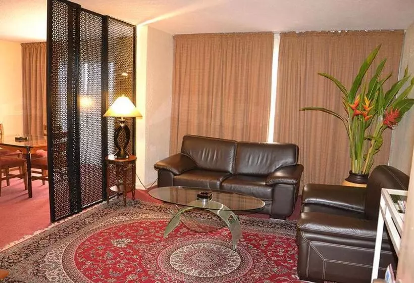 Senior Suite, Sawa