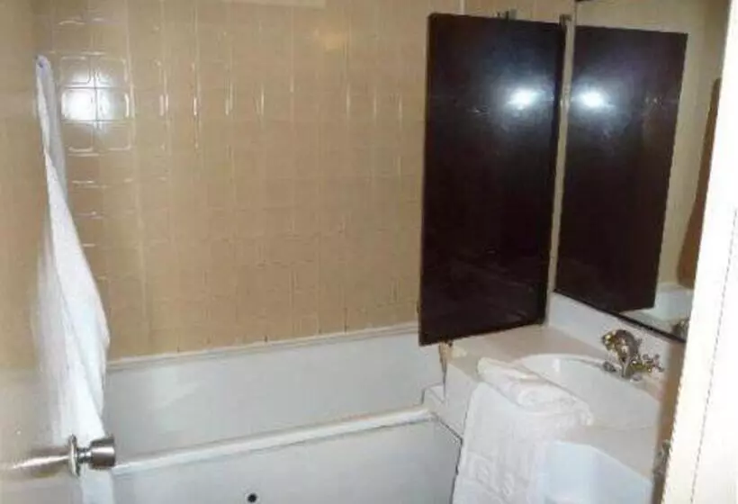 Senior Suite, Sawa