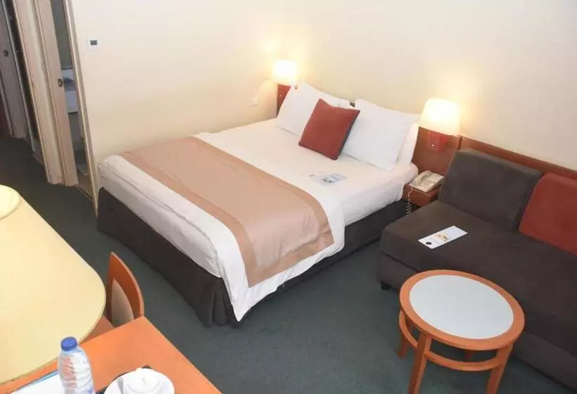 Prestige Room, Sawa